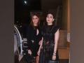 Kareena, Karisma make a statement in 'black' at b'day bash of Malaika-Amrita's mom - Hindi News | Kareena, Karisma make a statement in 'black' at b'day bash of Malaika-Amrita's mom | Latest entertainment News at Lokmattimes.com