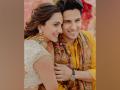 Sidharth Malhotra, Kiara Advani wish "Happy Holi" to fans as newlyweds share vibrant pictures from Haldi ceremony - Hindi News | Sidharth Malhotra, Kiara Advani wish "Happy Holi" to fans as newlyweds share vibrant pictures from Haldi ceremony | Latest entertainment News at Lokmattimes.com