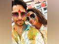 Sidharth Malhotra shares glimpse from first Holi with wife Kiara Advani - Hindi News | Sidharth Malhotra shares glimpse from first Holi with wife Kiara Advani | Latest entertainment News at Lokmattimes.com