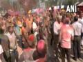 BSF personnel celebrate Holi with their family in Amritsar - Hindi News | BSF personnel celebrate Holi with their family in Amritsar | Latest national News at Lokmattimes.com