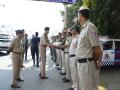Commissioner meets North-West district cops on Holi, distributes sweets - Hindi News | Commissioner meets North-West district cops on Holi, distributes sweets | Latest national News at Lokmattimes.com