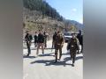 J-K: Baramulla SSP visits forward areas of Boniyar, takes stock security measures - Hindi News | J-K: Baramulla SSP visits forward areas of Boniyar, takes stock security measures | Latest national News at Lokmattimes.com