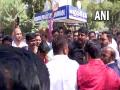 BRS workers protest, burn effigy of T'gana BJP chief for derogatory comments against K Kavitha - Hindi News | BRS workers protest, burn effigy of T'gana BJP chief for derogatory comments against K Kavitha | Latest politics News at Lokmattimes.com