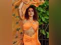 Sanya Malhotra paints fashion stage orange, check out how - Hindi News | Sanya Malhotra paints fashion stage orange, check out how | Latest entertainment News at Lokmattimes.com