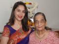 Madhuri Dixit's mother Snehlata passes away - Hindi News | Madhuri Dixit's mother Snehlata passes away | Latest entertainment News at Lokmattimes.com