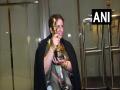 Guneet Monga returns to India after winning Oscar, expresses gratitude - Hindi News | Guneet Monga returns to India after winning Oscar, expresses gratitude | Latest entertainment News at Lokmattimes.com