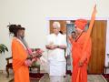Jagadguru Shankaracharya Swami Shri Adhokshajanad Dev Tirthji Maharaj meets J-K LG Manoj Sinha - Hindi News | Jagadguru Shankaracharya Swami Shri Adhokshajanad Dev Tirthji Maharaj meets J-K LG Manoj Sinha | Latest politics News at Lokmattimes.com