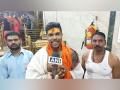 Cricketer Umesh Yadav offers prayers for peace, happiness in world at Ujjain's Mahakaleshwar temple - Hindi News | Cricketer Umesh Yadav offers prayers for peace, happiness in world at Ujjain's Mahakaleshwar temple | Latest national News at Lokmattimes.com