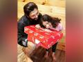 Allu Arjun is amazed as daughter Arha practices yoga, pics inside - Hindi News | Allu Arjun is amazed as daughter Arha practices yoga, pics inside | Latest entertainment News at Lokmattimes.com