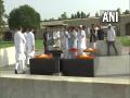 Kharge, Priyanka Gandhi pay tributes at Raj Ghat amid 'Satyagraha' against Rahul Gandhi's disqualification - Hindi News | Kharge, Priyanka Gandhi pay tributes at Raj Ghat amid 'Satyagraha' against Rahul Gandhi's disqualification | Latest politics News at Lokmattimes.com