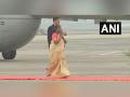 President Murmu arrives in Kolkata on two-day West Bengal visit - Hindi News | President Murmu arrives in Kolkata on two-day West Bengal visit | Latest national News at Lokmattimes.com