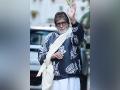 Amitabh Bachchan wears homemade sling as he meets fans post injury - Hindi News | Amitabh Bachchan wears homemade sling as he meets fans post injury | Latest entertainment News at Lokmattimes.com
