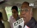 "Can live with his mother or he can come to me...," Congress chief Kharge on Rahul Gandhi bungalow row - Hindi News | "Can live with his mother or he can come to me...," Congress chief Kharge on Rahul Gandhi bungalow row | Latest national News at Lokmattimes.com