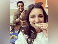 Parineeti Chopra enjoying momos in Delhi - Hindi News | Parineeti Chopra enjoying momos in Delhi | Latest entertainment News at Lokmattimes.com