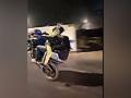 Mumbai biker arrested days after video of 'wheelie' stunt went viral on social media - Hindi News | Mumbai biker arrested days after video of 'wheelie' stunt went viral on social media | Latest national News at Lokmattimes.com