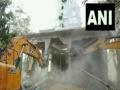 MP: Indore Municipal Corporation fills stepwell at temple where 36 people died last week after its floor collapse; demolishes illegal structure of temple too - Hindi News | MP: Indore Municipal Corporation fills stepwell at temple where 36 people died last week after its floor collapse; demolishes illegal structure of temple too | Latest national News at Lokmattimes.com
