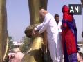 Amit Shah unveils 54-feet-tall statue of Lord Hanuman at temple in Gujarat - Hindi News | Amit Shah unveils 54-feet-tall statue of Lord Hanuman at temple in Gujarat | Latest national News at Lokmattimes.com