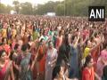 Surat: Over 15,000 women participate in 'Saree Walkathon' to promote fitness - Hindi News | Surat: Over 15,000 women participate in 'Saree Walkathon' to promote fitness | Latest national News at Lokmattimes.com