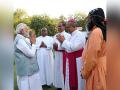 Delhi: PM Modi visits Sacred Heart Cathedral Catholic Church on Easter - Hindi News | Delhi: PM Modi visits Sacred Heart Cathedral Catholic Church on Easter | Latest national News at Lokmattimes.com