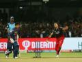 RCB pacer Harshal Patel completes 100 IPL wickets - Hindi News | RCB pacer Harshal Patel completes 100 IPL wickets | Latest cricket News at Lokmattimes.com