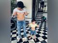 Saif Ali Khan's sons Taimur, Ibrahim flaunt their "cute" abs in this new picture - Hindi News | Saif Ali Khan's sons Taimur, Ibrahim flaunt their "cute" abs in this new picture | Latest entertainment News at Lokmattimes.com