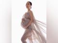 'Bling Emprie' actor Kelly Li Mi blessed with baby girl - Hindi News | 'Bling Emprie' actor Kelly Li Mi blessed with baby girl | Latest entertainment News at Lokmattimes.com