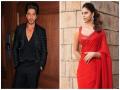 "Well brought up..." SRK is all praises for his "Lil lady in red" - Hindi News | "Well brought up..." SRK is all praises for his "Lil lady in red" | Latest entertainment News at Lokmattimes.com
