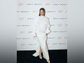Rihanna shows her baby bump in all-white outfit, Paris Hilton sends love - Hindi News | Rihanna shows her baby bump in all-white outfit, Paris Hilton sends love | Latest entertainment News at Lokmattimes.com