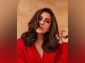 Sara Ali Khan grooves on 'Chaka Chak' song on her Sydney trip, check out video - Hindi News | Sara Ali Khan grooves on 'Chaka Chak' song on her Sydney trip, check out video | Latest entertainment News at Lokmattimes.com