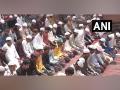 Delhi: Devotees offer prayers on last Friday of Ramzan at Jama Masjid - Hindi News | Delhi: Devotees offer prayers on last Friday of Ramzan at Jama Masjid | Latest national News at Lokmattimes.com