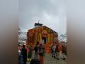 Kedarnath Dham decorated with 20 quintals of flowers, doors to open today - Hindi News | Kedarnath Dham decorated with 20 quintals of flowers, doors to open today | Latest national News at Lokmattimes.com