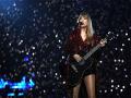 Taylor Swift gives health update after fans spot her hand injury at Eras tour concert - Hindi News | Taylor Swift gives health update after fans spot her hand injury at Eras tour concert | Latest entertainment News at Lokmattimes.com