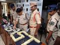 Vizag city police arrest woman, recover gold worth lakhs - Hindi News | Vizag city police arrest woman, recover gold worth lakhs | Latest national News at Lokmattimes.com