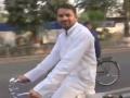 Former CM Lalu Yadav returns to Patna, Tej Pratap rides bicycle in 'delight' - Hindi News | Former CM Lalu Yadav returns to Patna, Tej Pratap rides bicycle in 'delight' | Latest politics News at Lokmattimes.com
