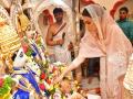 Kriti Sanon seeks blessings at Ram Mandir post 'Adipurush' poster release - Hindi News | Kriti Sanon seeks blessings at Ram Mandir post 'Adipurush' poster release | Latest entertainment News at Lokmattimes.com