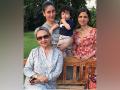 Kareena Kapoor Khan showers birthday love on sister-in-law Saba Pataudi - Hindi News | Kareena Kapoor Khan showers birthday love on sister-in-law Saba Pataudi | Latest entertainment News at Lokmattimes.com
