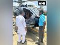 K'taka Cong chief's chopper suffers a bird-hit near Hosakote - Hindi News | K'taka Cong chief's chopper suffers a bird-hit near Hosakote | Latest national News at Lokmattimes.com