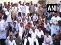 NCP workers protest in Mumbai after Sharad Pawar quits party's top post - Hindi News | NCP workers protest in Mumbai after Sharad Pawar quits party's top post | Latest national News at Lokmattimes.com