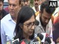 Delhi police behaving like goons, says DCW Swati Maliwal - Hindi News | Delhi police behaving like goons, says DCW Swati Maliwal | Latest national News at Lokmattimes.com