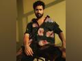 Vicky Kaushal looks uber-cool as he drops his new rugged look - Hindi News | Vicky Kaushal looks uber-cool as he drops his new rugged look | Latest entertainment News at Lokmattimes.com