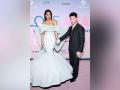 Priyanka Chopra and Nick Jonas take stroll in park, photographed by Nick's mom - Hindi News | Priyanka Chopra and Nick Jonas take stroll in park, photographed by Nick's mom | Latest entertainment News at Lokmattimes.com