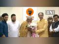 Nitish Kumar, Tejashwi Yadav meet Uddhav Thackeray in Mumbai - Hindi News | Nitish Kumar, Tejashwi Yadav meet Uddhav Thackeray in Mumbai | Latest politics News at Lokmattimes.com