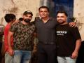 Sonu Sood poses with cricketers Mohammed Shami, Rashid Khan - Hindi News | Sonu Sood poses with cricketers Mohammed Shami, Rashid Khan | Latest entertainment News at Lokmattimes.com
