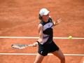 Italian Open: Iga Swiatek defeats Lesia Tsurenko; Marie Bouzkova upsets Coco Gauff - Hindi News | Italian Open: Iga Swiatek defeats Lesia Tsurenko; Marie Bouzkova upsets Coco Gauff | Latest tennis News at Lokmattimes.com