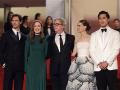 Natalie Portman, Julianne Moore starrer 'May December' receives 6-minute standing ovation at Cannes - Hindi News | Natalie Portman, Julianne Moore starrer 'May December' receives 6-minute standing ovation at Cannes | Latest entertainment News at Lokmattimes.com