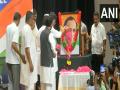 Karnataka: CM Siddaramaiah, Shivakumar pay tributes to Rajiv Gandhi on his death anniversary - Hindi News | Karnataka: CM Siddaramaiah, Shivakumar pay tributes to Rajiv Gandhi on his death anniversary | Latest national News at Lokmattimes.com
