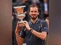 Daniil Medvedev beats Holger Rune to clinch maiden clay court title at Italian Open - Hindi News | Daniil Medvedev beats Holger Rune to clinch maiden clay court title at Italian Open | Latest tennis News at Lokmattimes.com