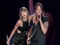 Keith Urban praises Taylor Swift's Eras Tour, says, 'An Amazing Show' - Hindi News | Keith Urban praises Taylor Swift's Eras Tour, says, 'An Amazing Show' | Latest entertainment News at Lokmattimes.com