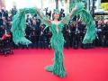 Urvashi Rautela stuns fans with 'A Birdie Look' at Cannes Film Festival - Hindi News | Urvashi Rautela stuns fans with 'A Birdie Look' at Cannes Film Festival | Latest entertainment News at Lokmattimes.com