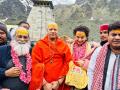 Kangana Ranaut offers prayers at Kedarnath Temple - Hindi News | Kangana Ranaut offers prayers at Kedarnath Temple | Latest entertainment News at Lokmattimes.com